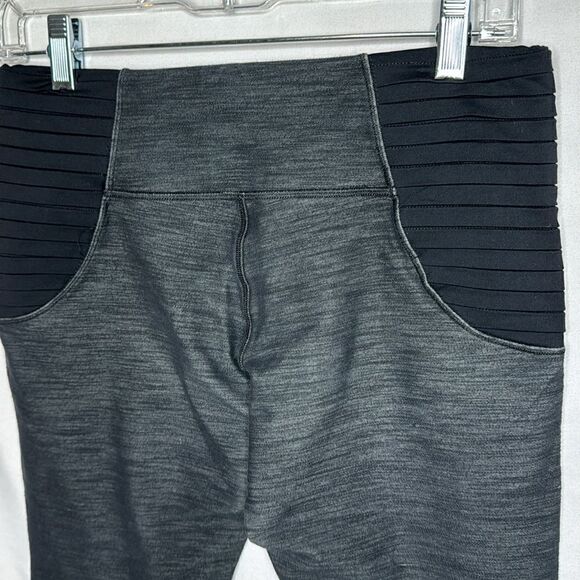 Lululemon Aphrodite Crop Heathered Black/Grey Crop Pants. Size 8. - Picture 4 of 8